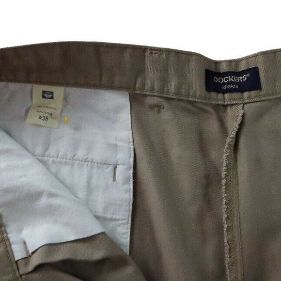 DOCKERS Shorts Men's Pleated Khakis Slash Pockets Button Brown 38 - Picture 2 of 11